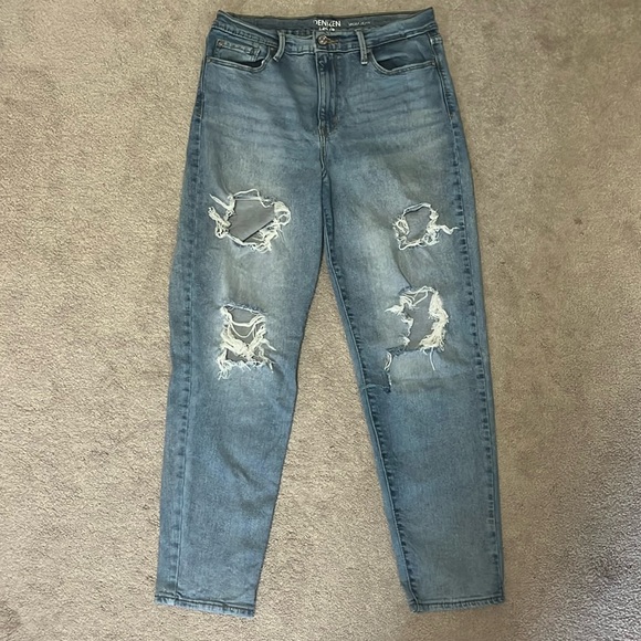 Denizen from Levi's Denim - Denizen from Levi’s Women’s Mom Jean Very Distressed Size 7 W28 Zipper fly